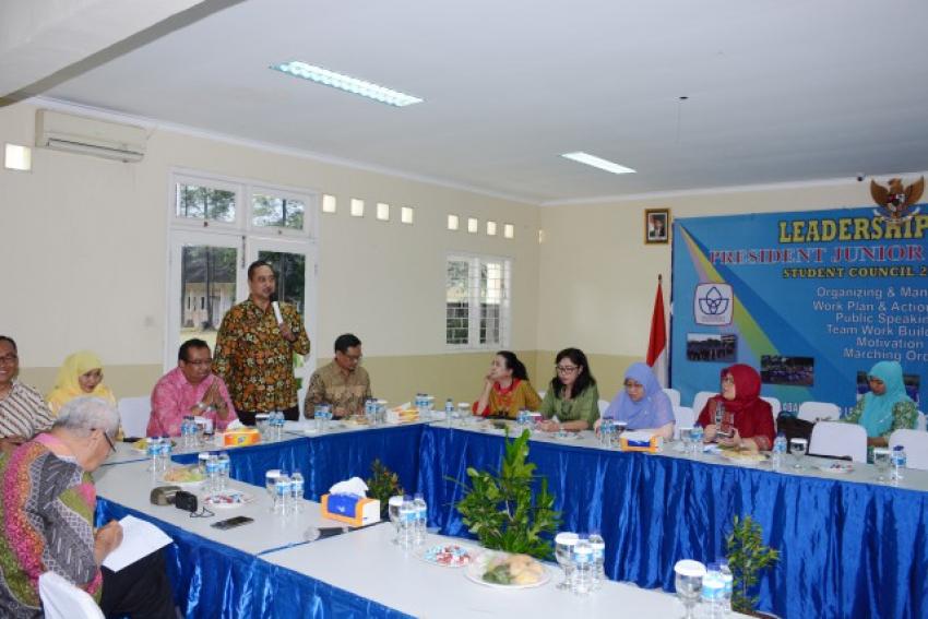 682. Komisi X DPR RI meninjau persiapan UNBK SMP di Bekasi.jpg